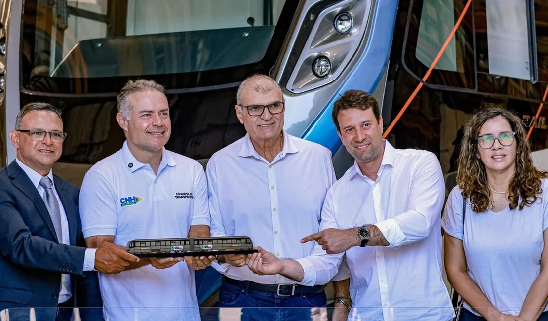 Em Caxias do Sul, Renan Filho e Daniel Barbosa acompanham produção do VLT de Arapiraca