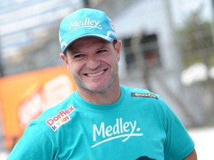 Líder e favorito ao título, Barrichello crava a pole position na final da Stock