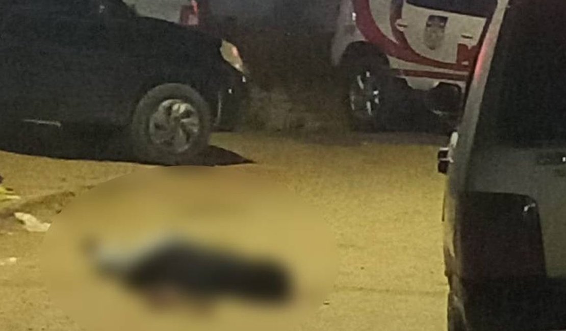 Homem é assassinado com três tiros na cabeça no meio da rua no Jacintinho
