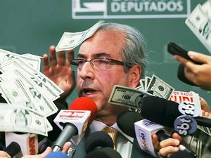 Jovem que jogou 'dólar' em Cunha tem ação suspensa