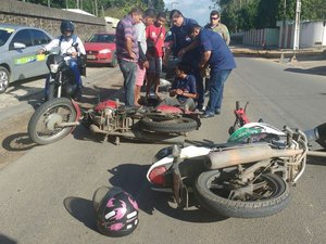 Colisão entre motocicleta deixa um ferido na Avenida Benjamim Freire