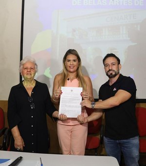 Secult assina ordem de serviço para reforma do Cenarte e garante retorno das aulas