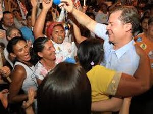 No Jacintinho, Marx Beltrão é recebido por multidão e afirma: “estamos com o povo, no caminho certo”