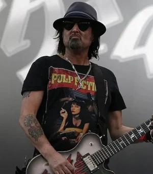Morre Phil Campbell, guitarrista do Motörhead, aos 64 anos