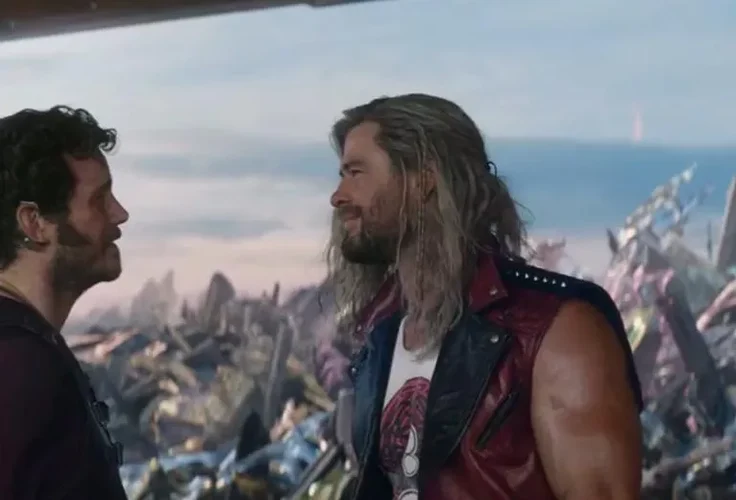 Thor: Love and Thunder ganha trailer e traz Natalie Portman com o Mjolnir
