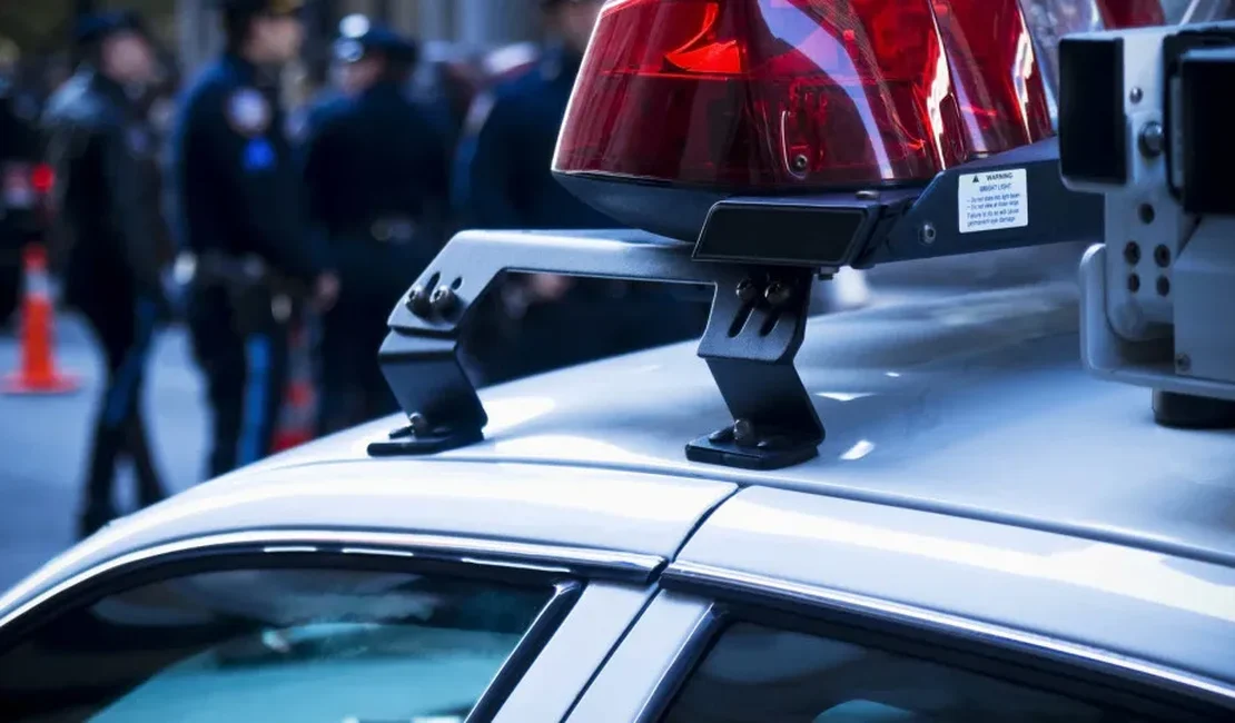Criança liga para a polícia e mãe é presa por crime cruel no Texas