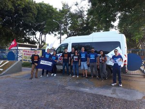 [Vídeo] Servidores da Ufal suspendem greve com ato em frente ao campus Maceió