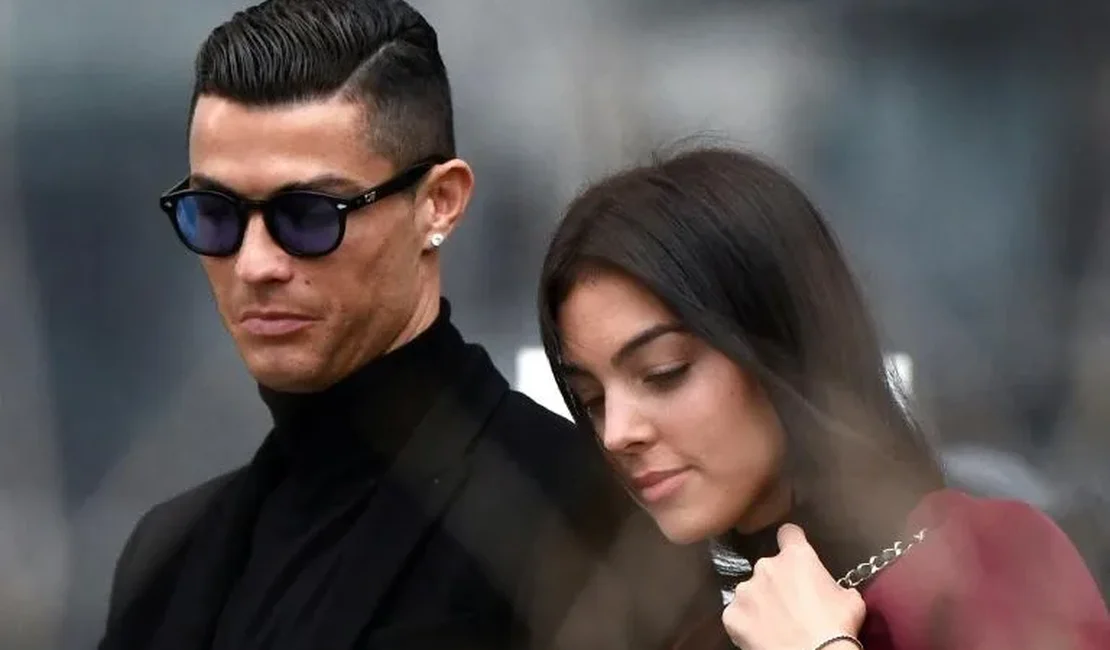 Cristiano Ronaldo agradece Liverpool por homenagem após morte do filho