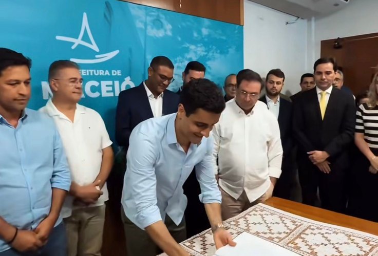 Posse de novo secretário de JHC tem presenças de peso e especulações sobre 2026
