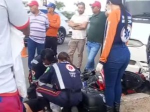 Acidente entre moto e micro-ônibus deixa uma pessoa ferida na AL-220, em Arapiraca