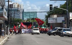 Manifestantes protestam a favor de Lula em Maceió