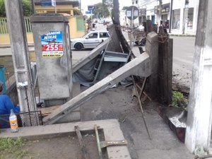 Estrutura de proteção telefônica desaba em Arapiraca