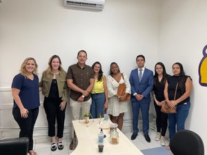 Cibele Moura dialoga com representantes dos food trailers e defende melhores condições para setor