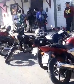 [Vídeo] Em 45 minutos, BPTran apreende 20 motos irregulares no Jacintinho