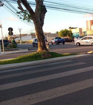 Motoristas cobram liberação de retorno na Av. Ceci Cunha em Arapiraca