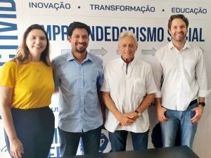 Ao lado de Teotônio Vilela, Rodrigo Cunha anuncia Jó Pereira como vice