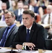 PF acha na casa de Bolsonaro pen drive em banheiro, dólares e cópia de ação contra Moraes nos EUA