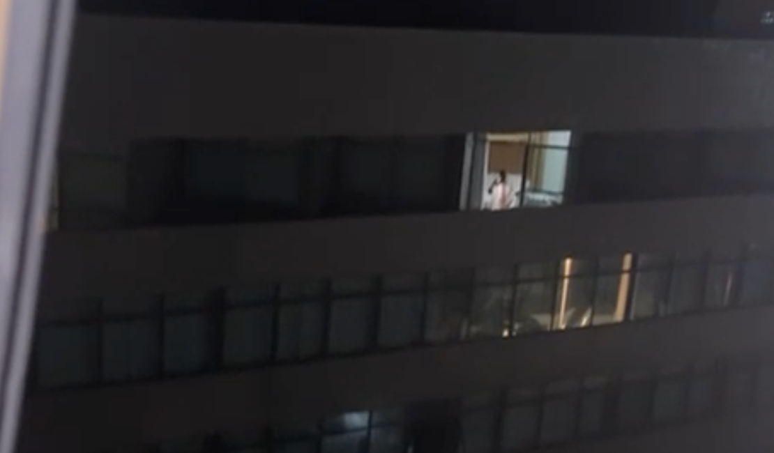 Argentino é preso após se masturbar para uma menina em janela de hotel em Maceió