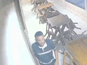 [Vídeo] Homem invade restaurante e comete furto em São Luís do Quitunde