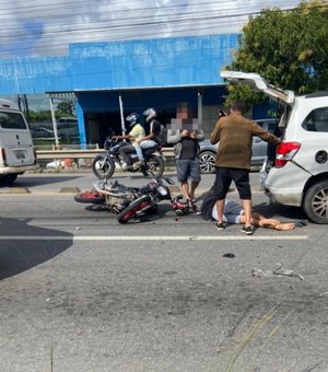 [Video] Acidente entre carro e moto deixa jovem ferido na Av. Menino Marcelo