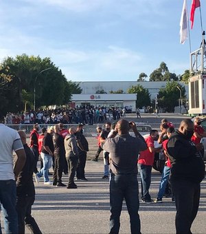 Funcionários da LG recusam proposta de indenização e iniciam greve na fábrica em Taubaté