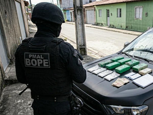 Bope apreende drogas em ponto de tráfico na Grota da Moenda, em Maceió