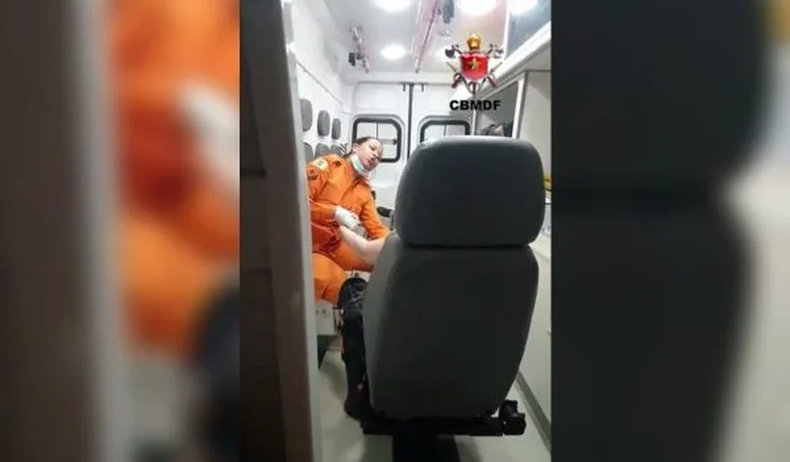 Vídeo: após acidente, militar canta para acalmar paciente com síndrome