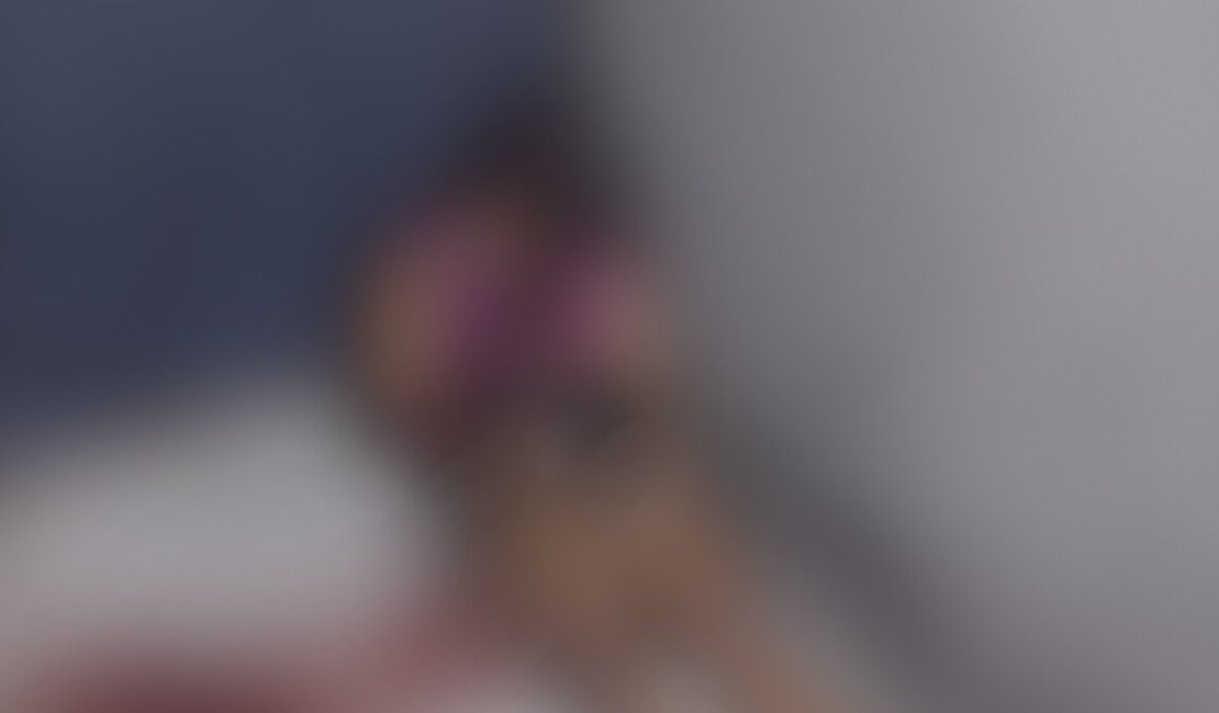 Mulher é encontrada morta a tiros em via pública no Jacintinho, em Maceió