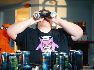 Homem bebe 12 energéticos de uma vez e quase morre com pancreatite aguda