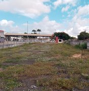 [Vídeo]Carros que ocupavam pátio da rodoviária de Arapiraca são transferidos para outro local