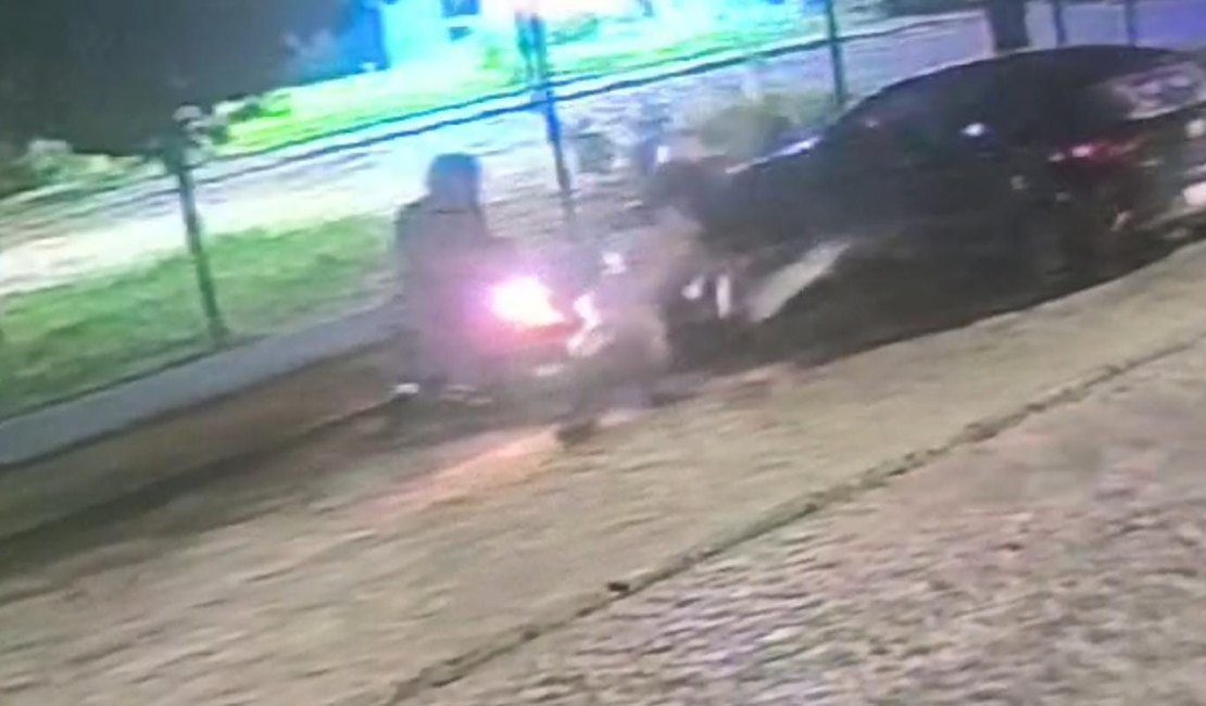 Dupla furta moto de estudante em frente a escola no bairro Baixão, em Arapiraca