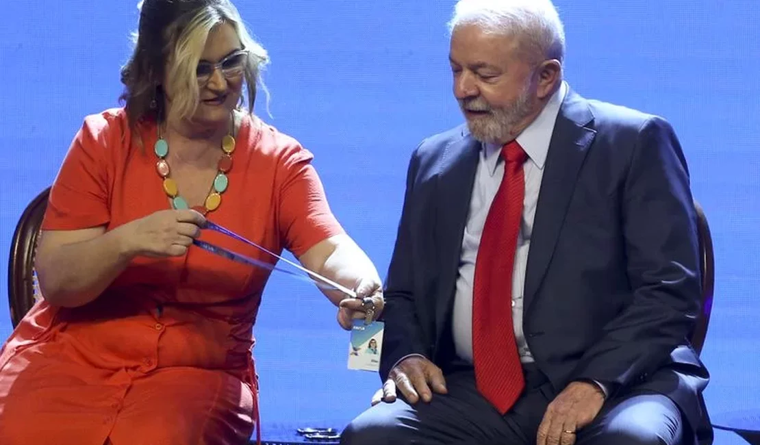 Lula demite presidente da Caixa Econômica