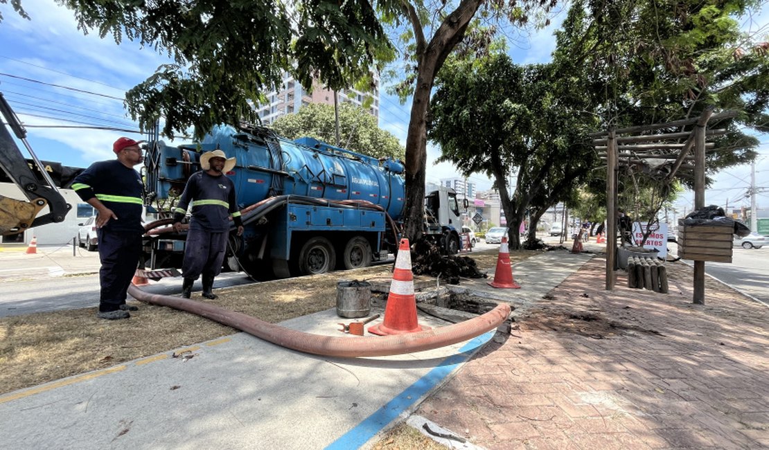 Limpeza da rede de drenagem removeu quase 400 toneladas de lixo em outubro