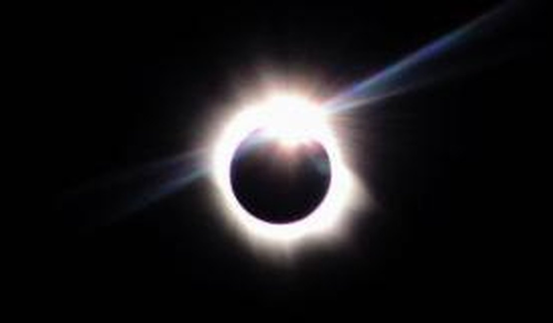 Eclipse solar de hoje, conhecido como Anel de Fogo, será visível no