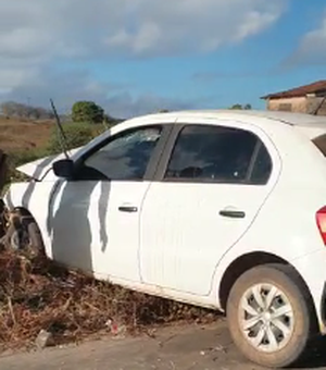 [Vídeo] Motorista perde controle de veículo colide em cerca em Arapiraca