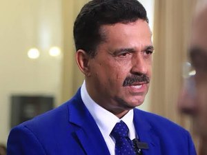 Prefeito concede aumento salarial de 11% aos profissionais da Educação de Limoeiro de Anadia