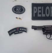 Dupla é presa com revólver e munições em grota de Rio Largo 