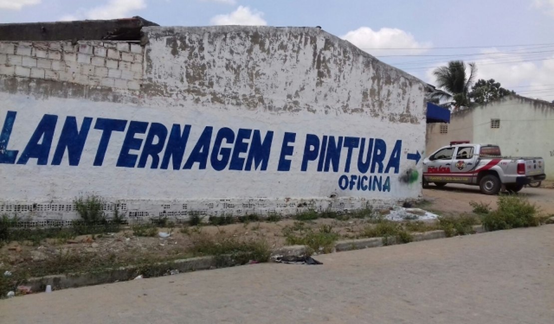 Homem é executado a tiros em oficina de lanternagem