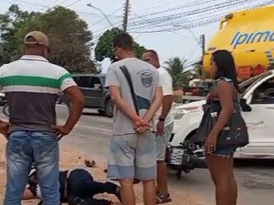 Acidente de trânsito deixa vítima com fratura exposta, em Guaxuma