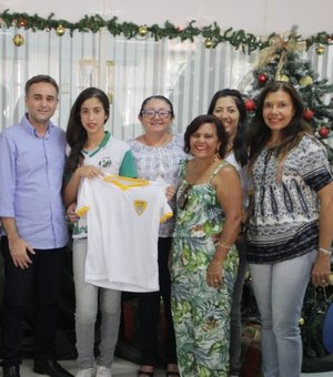 Aluna de Arapiraca vence concurso nacional de Redação da AABB
