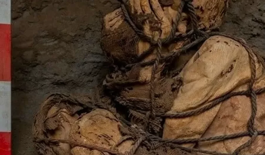 Múmia de até 1.200 anos é encontrada por arqueólogos no Peru