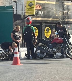 Colisão entre duas motocicletas deixa feridos no bairro da Pajuçara, em Maceió