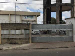 Moradores reclamam de falta de água e de descaso da Casal