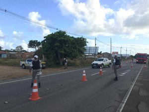 BPRv realiza Operação Lei Seca na AL-101 Sul