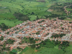 Filho impede que  mãe e irmãos entrem em casa e acaba preso