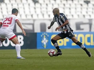 De virada, Botafogo vence o Náutico e mantém 100% de aproveitamento no segundo turno da Série B