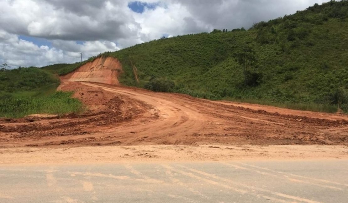 Renan Filho assina ordem de serviço para obras na AL-435
