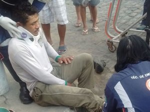 Colisão entre carro e moto deixa homem gravemente ferido