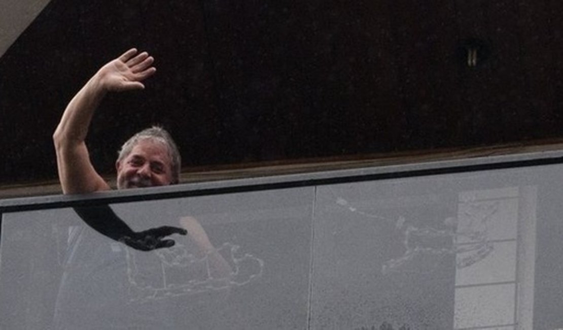 Defesa de Lula diz que aluguel no valor de R$ 189 mil foi pago em dinheiro vivo