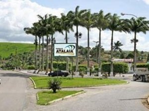 Prefeito exonera comissionados e reduz salários de secretários